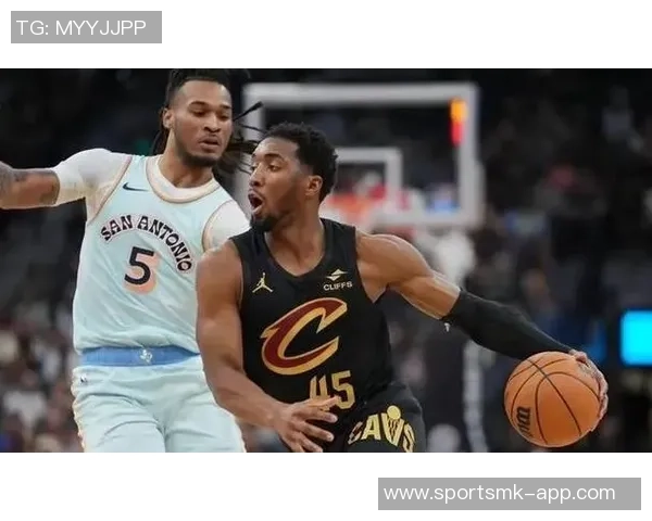 莫布里上半场表现出色高炮台状态回暖贡献10分5板2助1帽三分命中率高达66